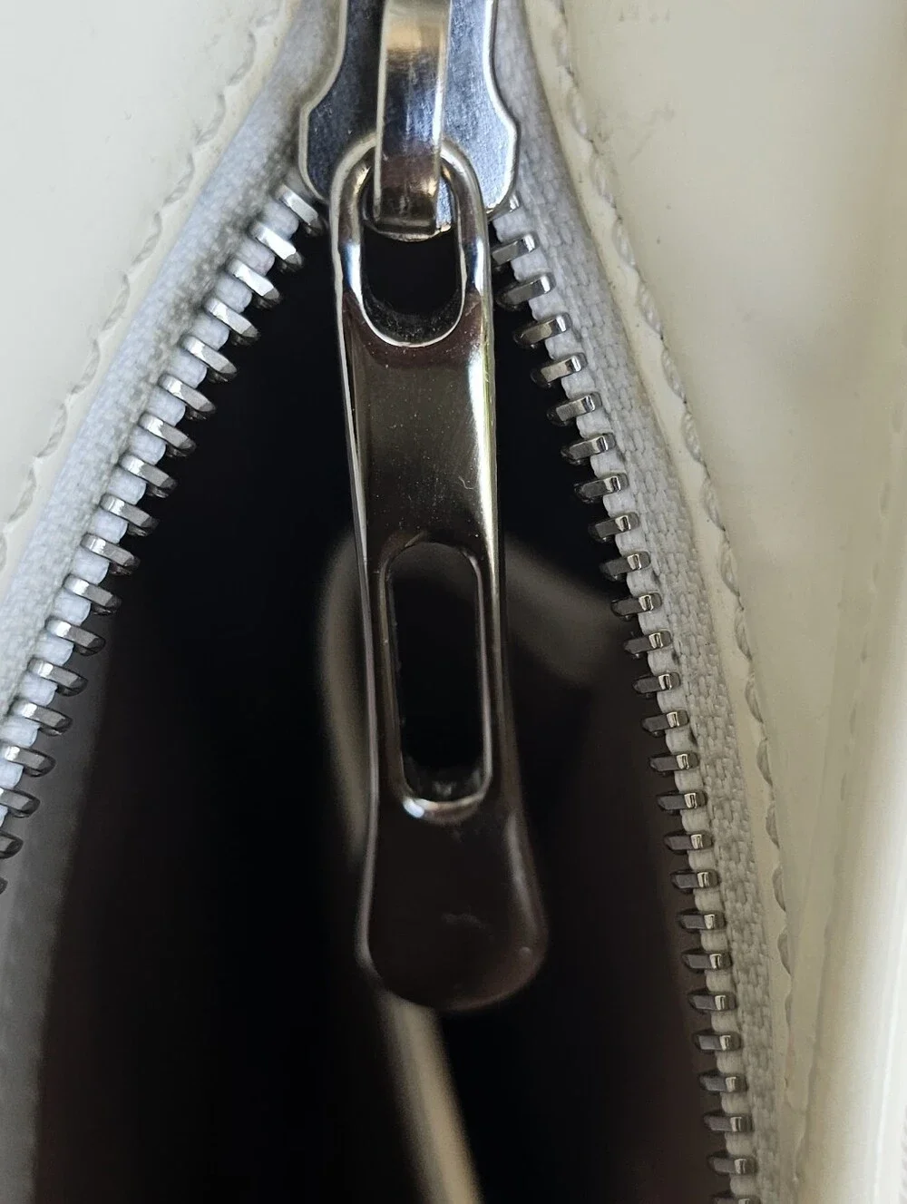 BURBERRY Vintage House Check White Leather Hobo Shoulder Bag with Dust Bag